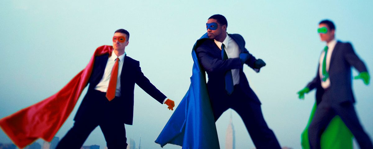 Asiantuntijasta brändiksi - liikemiehet supersankareina ja taustalla kaupunkimaisema